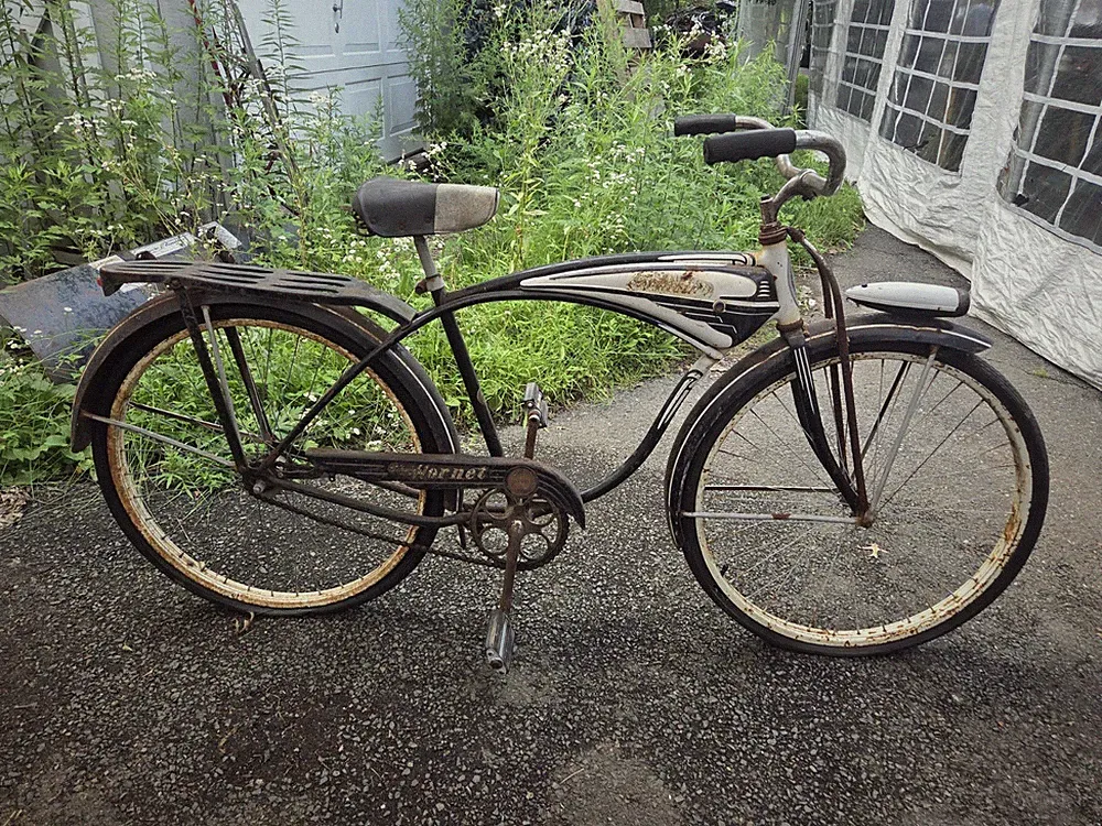 1950s Schwinn Hornet Mens Tank Bike Vintage S7 Middleweight Black And Cream 26"