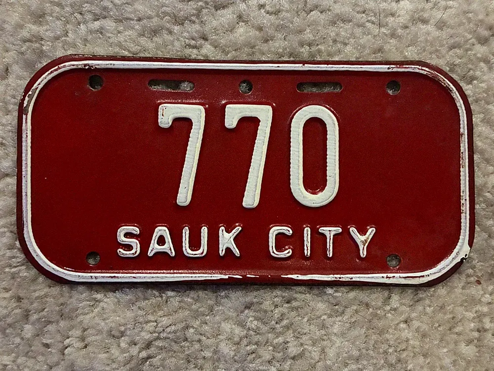 1964 SAUK CITY WISCONSIN BICYCLE LICENSE PLATE SCHWINN BIKE WI 64 770 LOW NUMBER