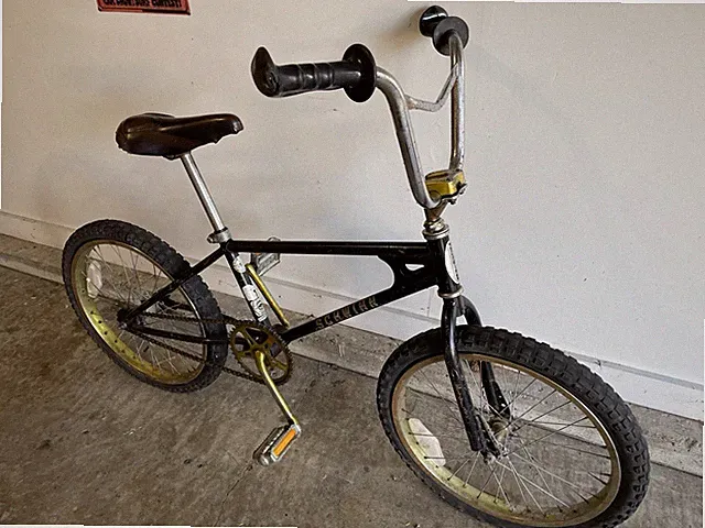 1981/82Schwinn THRASHER Old School BMX Bike - Complete w/ OG Scrambler Tires