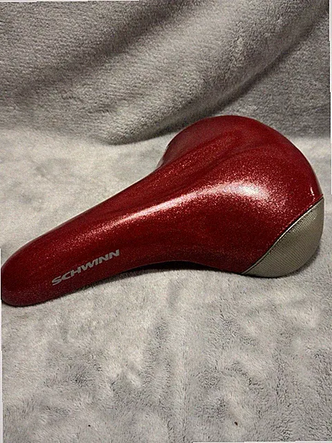 RED & SILVER SCHWINN 10.5” PADDED BICYCLE BIKE SEAT. PVC SEAT COVER PLASTIC BASE