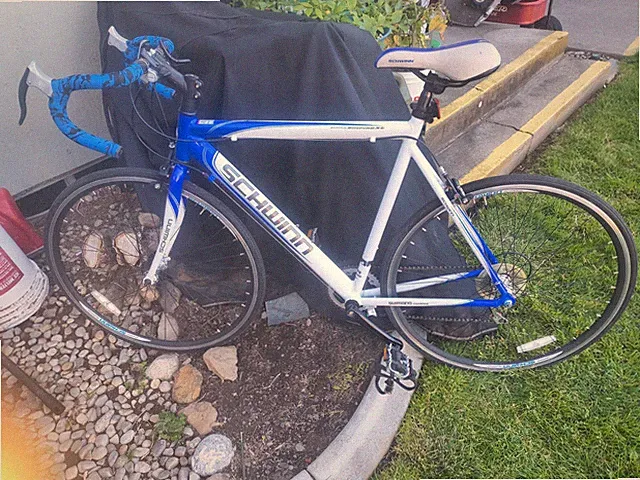 Schwinn Aluminum Empire XL is a lightweight, 21-speed road bike