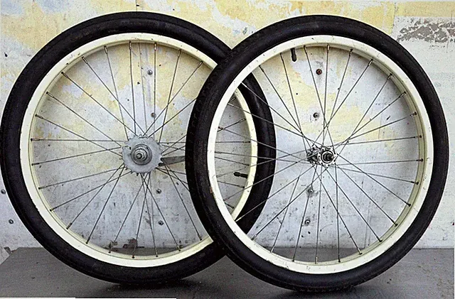Schwinn bicycle 24 x 2.125" S2 painted WHEEL SET Phantom Goodyear Airwheel tires