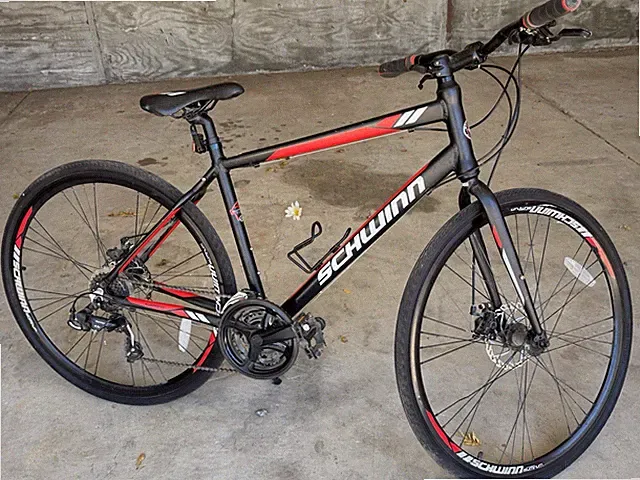 Schwinn Circuit 700C Hybrid Bike 21-Speed Disc Brakes Flat Bar M Black/Red