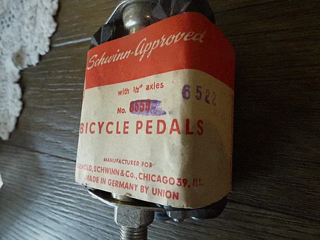 Schwinn Juvenile 6522 Waffle Diamond Pedals **NOS**