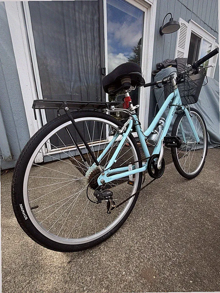 Schwinn Light Blue Women's City Bike 700C Basket Rear Rack Derailleur Gears