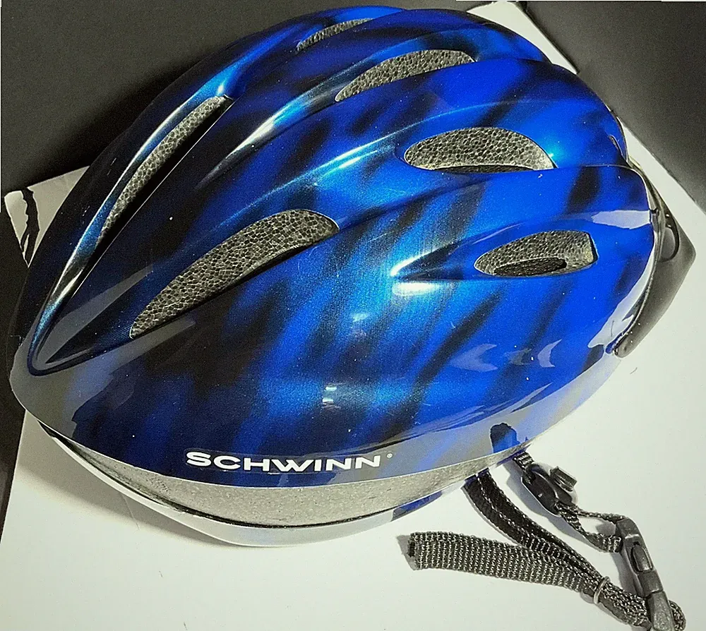 Schwinn SW135 Adjustable Bicycle Helmet Age 14+ PRE-OWNED GOOD CONDITION
