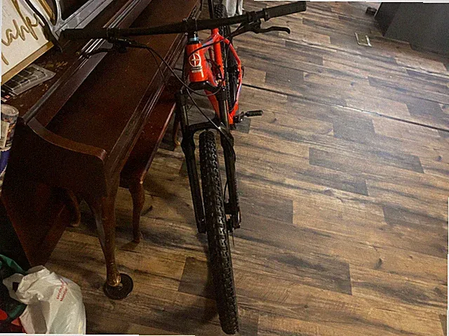 Upgraded Schwinn Axum dp red 29 in