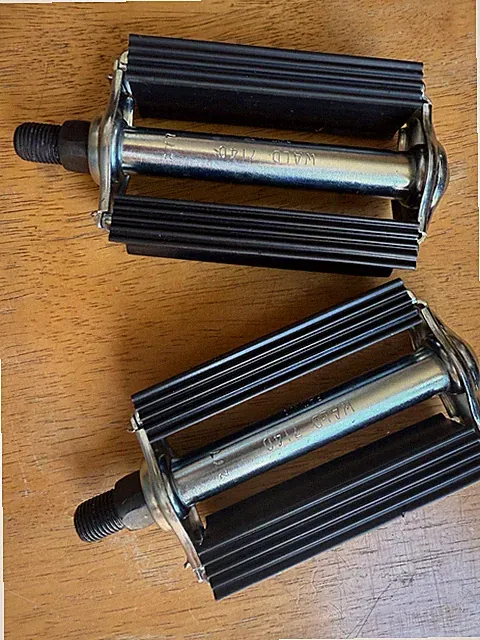WALD 7140 Vintage 1970's Bicycle Pedals, NOS , shiny chrome 1/2" axle SCHWINN